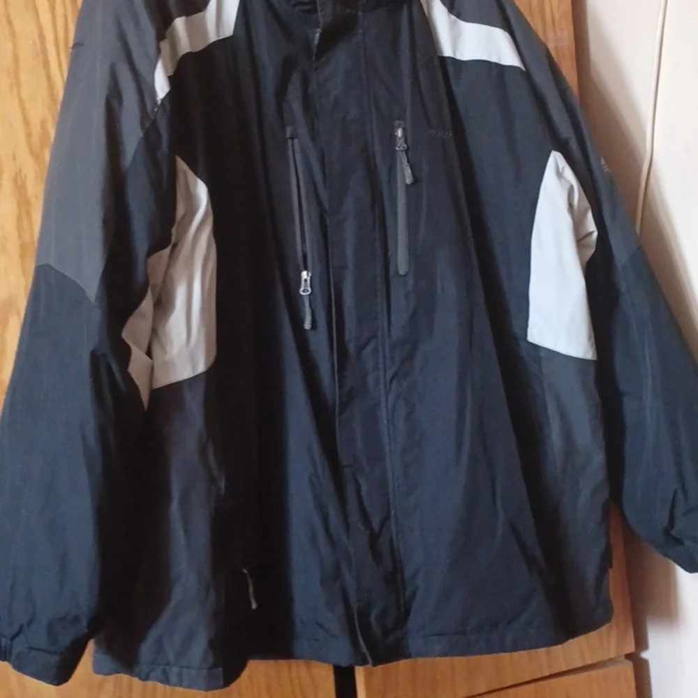 Men's Jacket - Picture 2 of 4